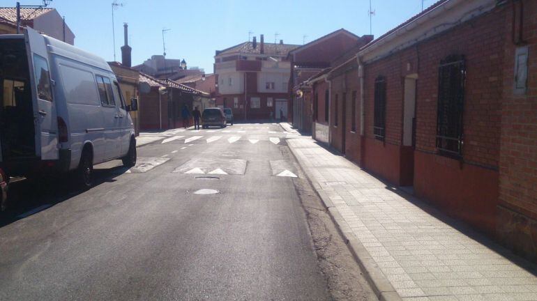 Nuevos resaltos en la calle Inés Moro del barrio del Cristo en Palencia