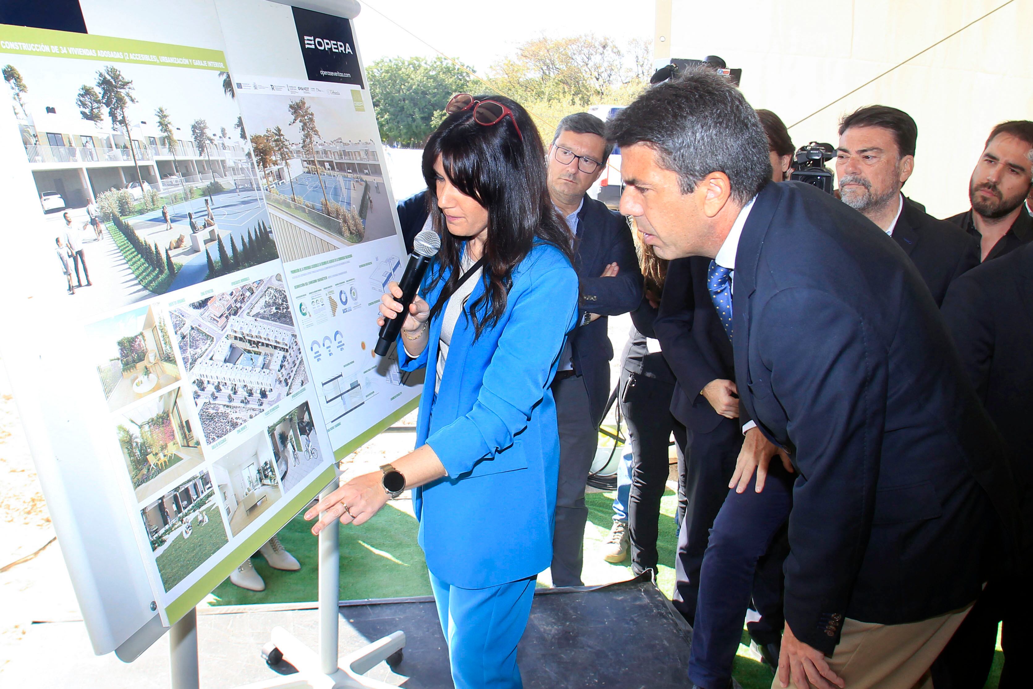ALICANTE (COMUNIDAD VALENCIANA), 04/04/2025.- El presidente de la Generalitat Valenciana, Carlos Mazón, visita las obras de construcción de viviendas de alquiler asequible del Plan Vive en el barrio alicantino de Rabasa.EFE/Morell
