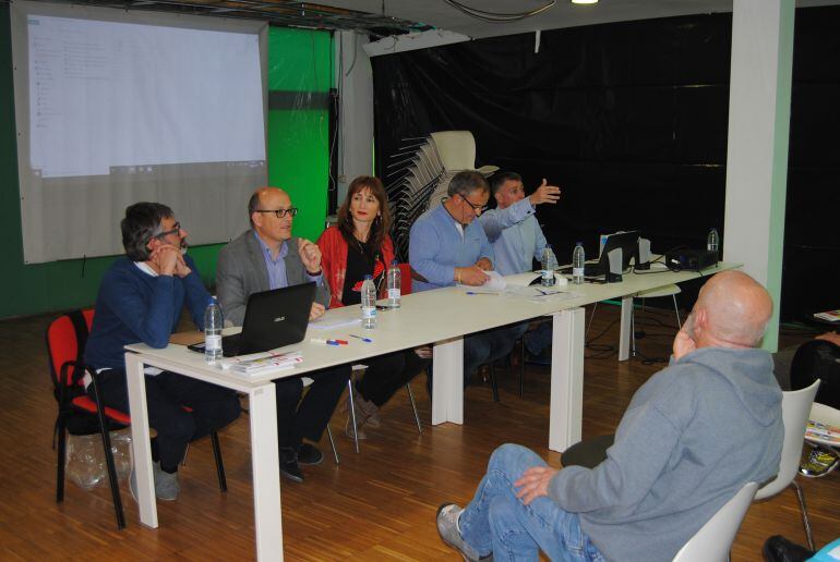 La Asamblea Extraordinaria de la Federación Gallega de Piragüismo ha ratificado al presidente, José Alfredo Bea y su Junta Directiva en una reunión en las instalaciones de C.D. David Cal de Verducio.