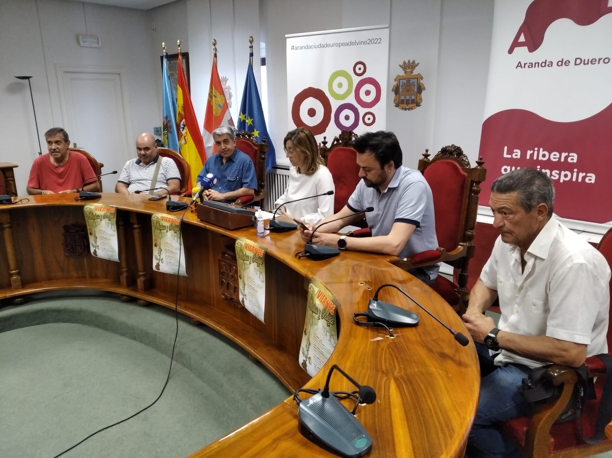 La alcaldesa y el director de la Escuela Municipal Antonio Baciero presentaron este jueves la iniciativa en el salón de plenos