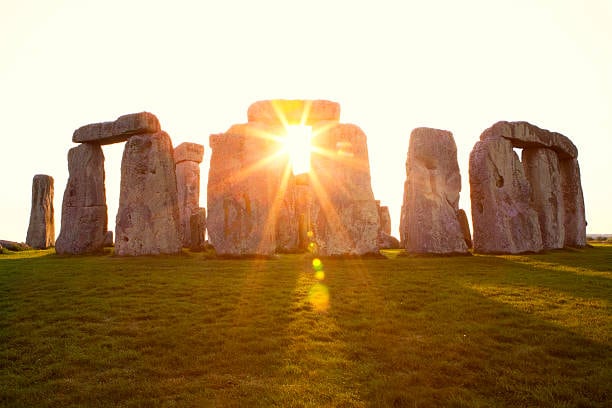 Stonehenge es un lugar con una larga tradición &quot;mágica&quot; que alcanza su esplendor cada año en el solsticio de verano