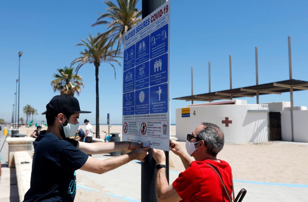 Adaptan las playas de Valencia a los protocolos sanitarios por la COVID-19