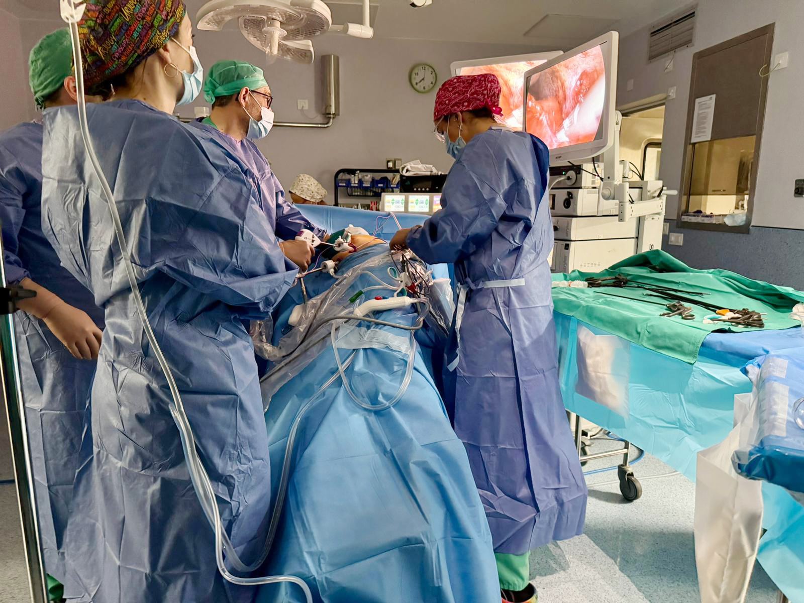 Una donación altruista en el Hospital Doctor Peset inicia una cadena de trasplantes de riñón en España.