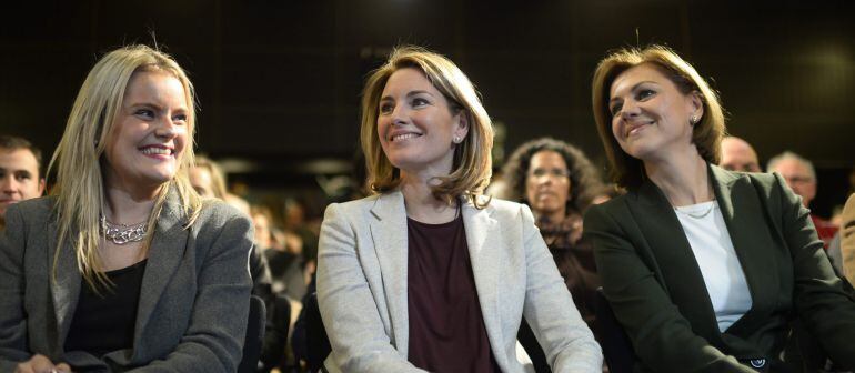 People&#039;s Party (PP) Secretary General Maria Dolores de Cospedal (R), Basque PP leader Arantza Quiroga (C) and sister of assassinated PP councillor Miguel Angel Blanco, Maria del Mar Blanco, take part in a homage to victims of armed Basque separatists ETA in Bilbao January 19, 2015. ETA declared a ceasefire in October 2011, following four decades of activity in which over eight hundred people were killed. REUTERS/Vincent West (SPAIN - Tags: POLITICS)