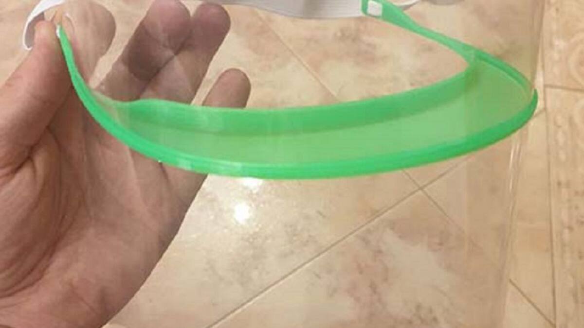 Los frutos de la generosidad ciudadana se diversifican: Visores y botas se suman a las mascarillas
