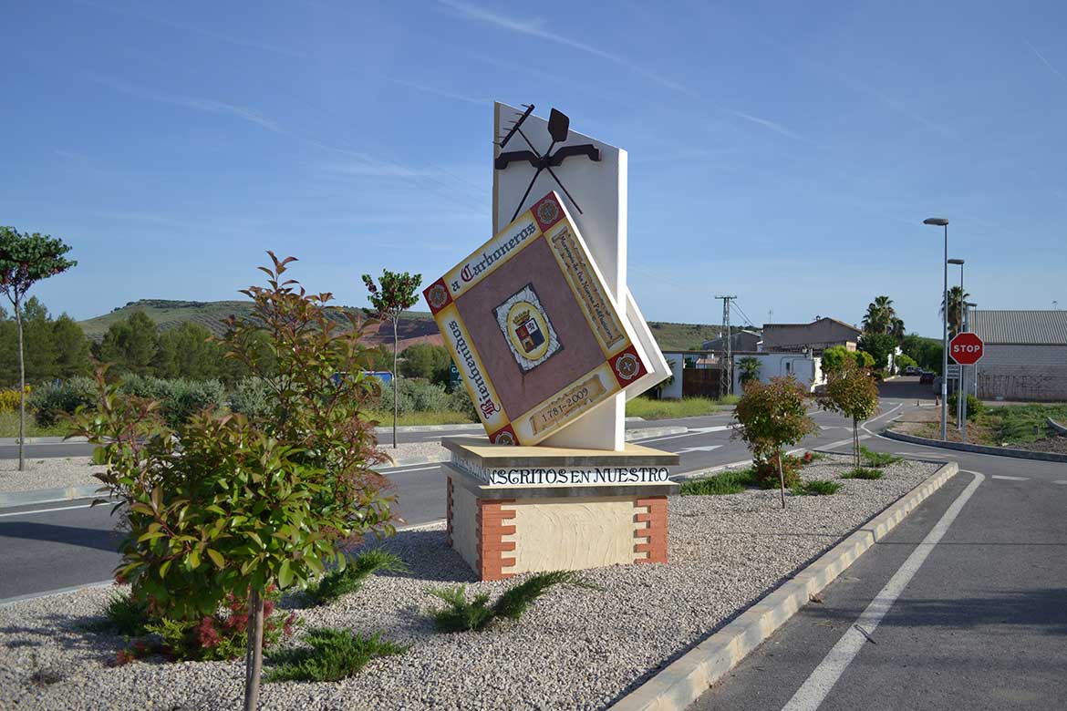 Acceso a Carboneros.