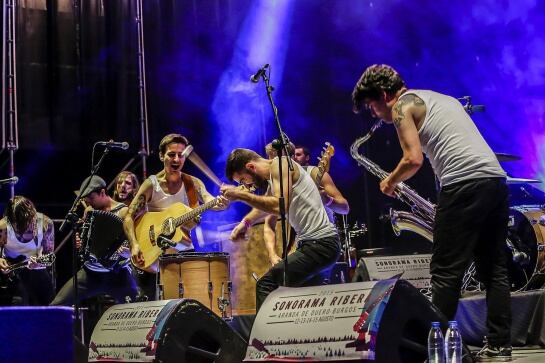 La Maravillosa Orquesta del Alcohol, durante una actuación en el Sonorama Ribera