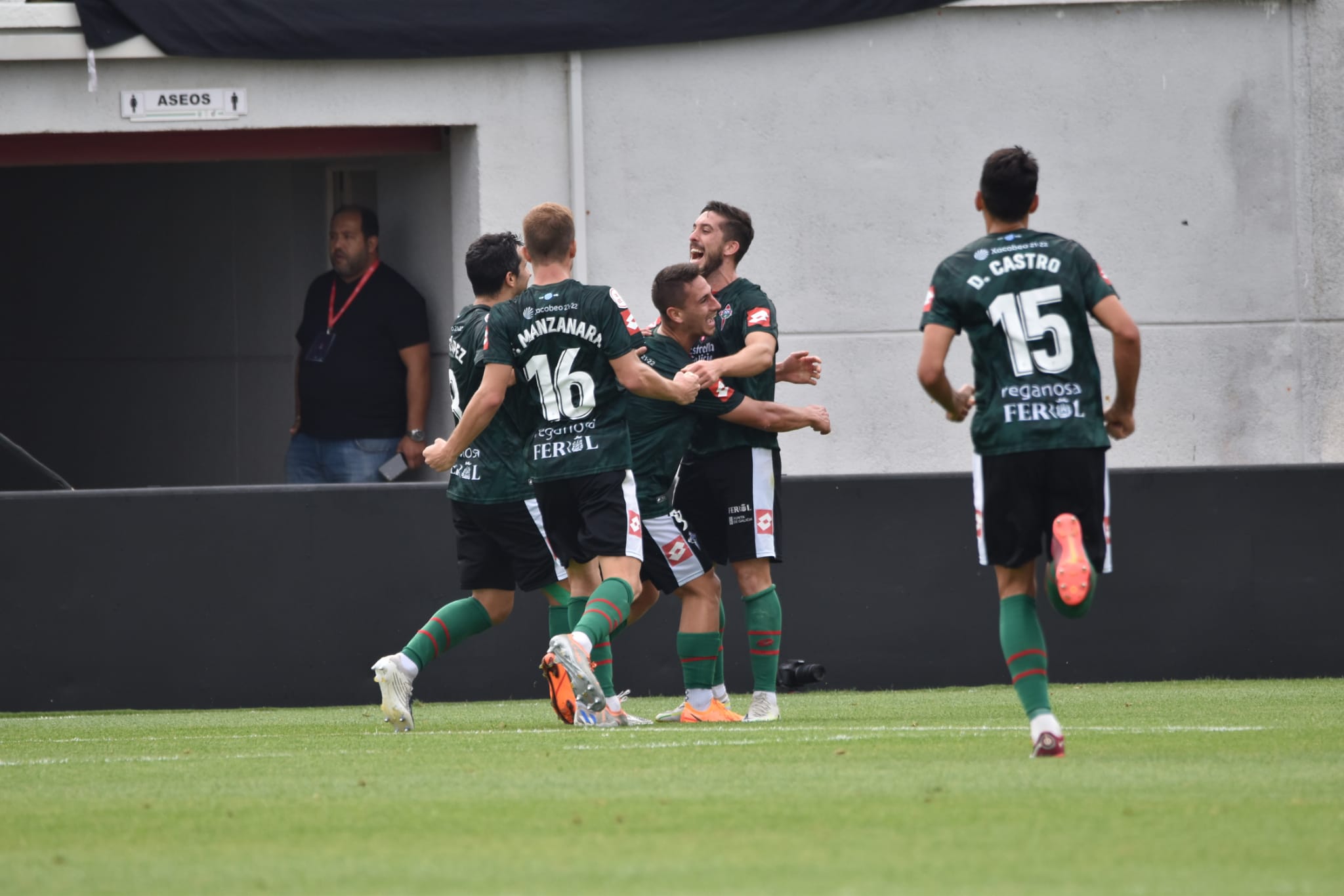 Heber Pena celebra su gol en el Ceuta-Racing del Alfonso Murube