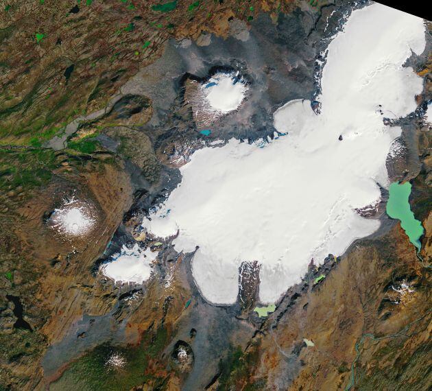 En 1986 el Ok era todavía un bloque sólido, justo al norte del cráter del volcán completamente nevado.