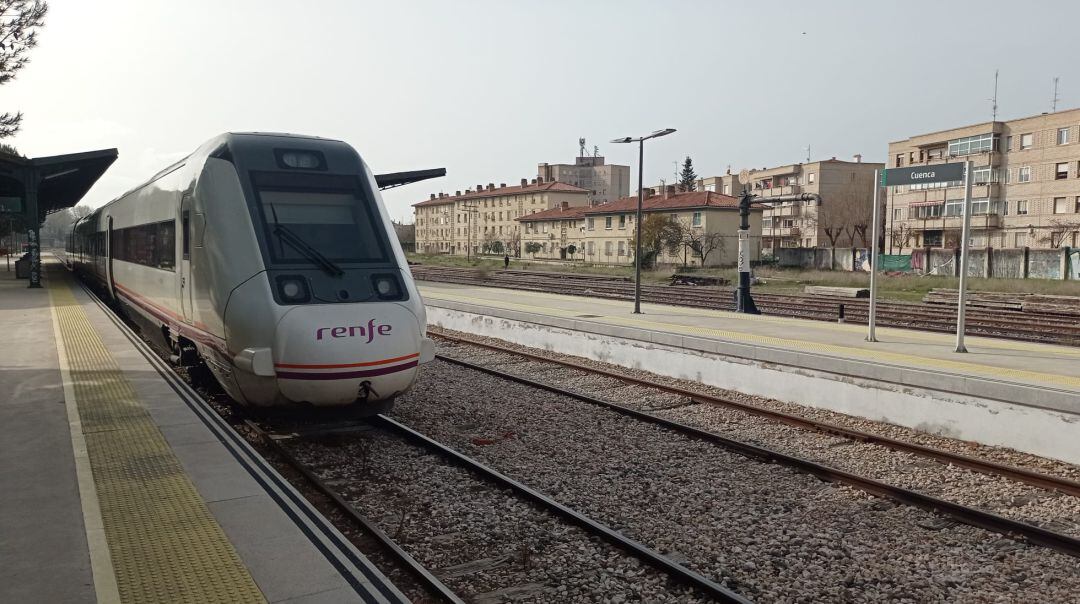 La propuesta de la patronal contempla, entre otros aspectos, sustituir el tren por un transporte a demanda