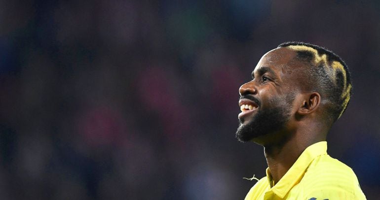 Bakambu durante un partido con el Villarreal 