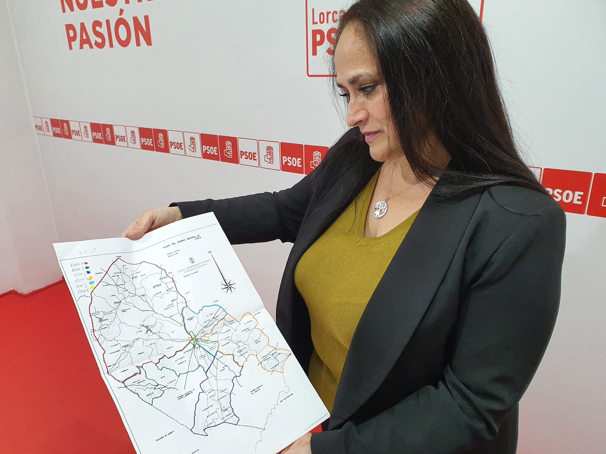 La concejala de Educación del Ayuntamiento de Lorca, Antonia Pérez, ha denunciado “la indecencia, cometida por la consejera de Educación, de sortear de nuevo la Ley de Educación, la LOMLOE, con el objetivo de saltarse la resolución de las zonas escolares para la admisión de alumnos y alumnas”.