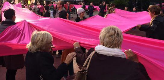 Acte de suport a les dones que pateixen càncer de mama