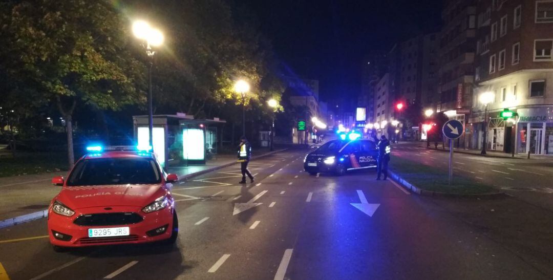 Los agentes también sancionaron a siete personas por incumplir el toque de queda. 