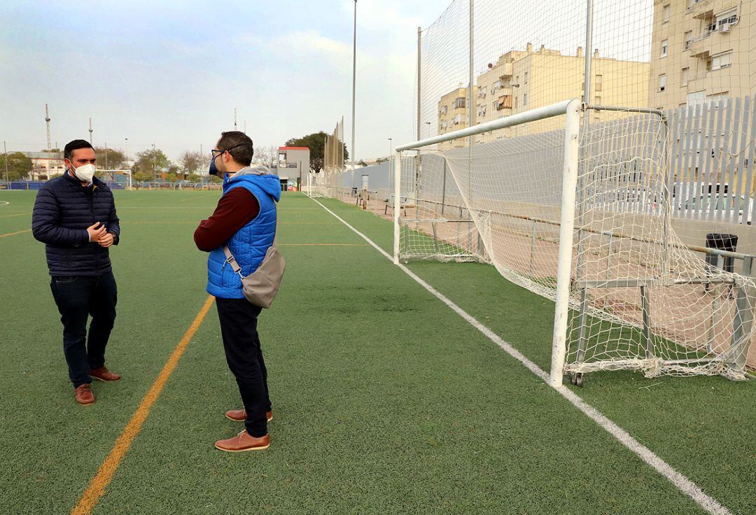 Jesús Alba durante su visita a las instalaciones deportivas 
