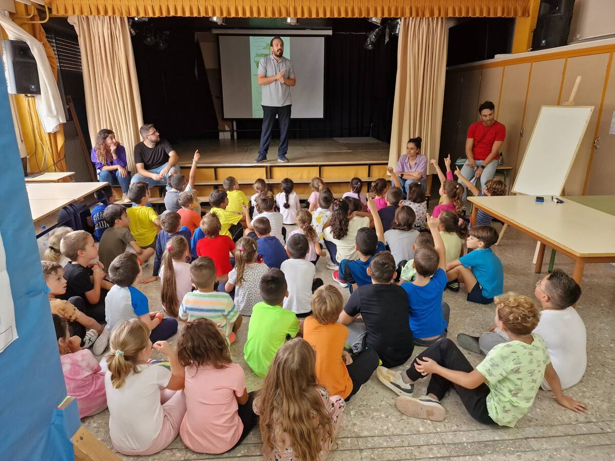 Más de dos mil niños de Elda deciden sobre la ciudad que quieren