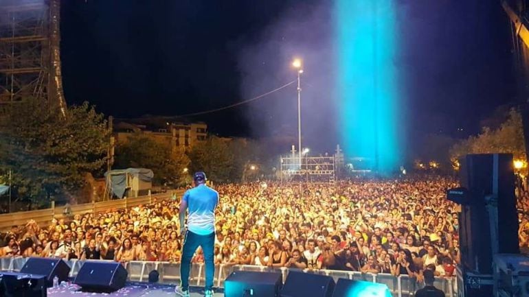 Henry Méndez en el Carnaval de Verano de Redondela