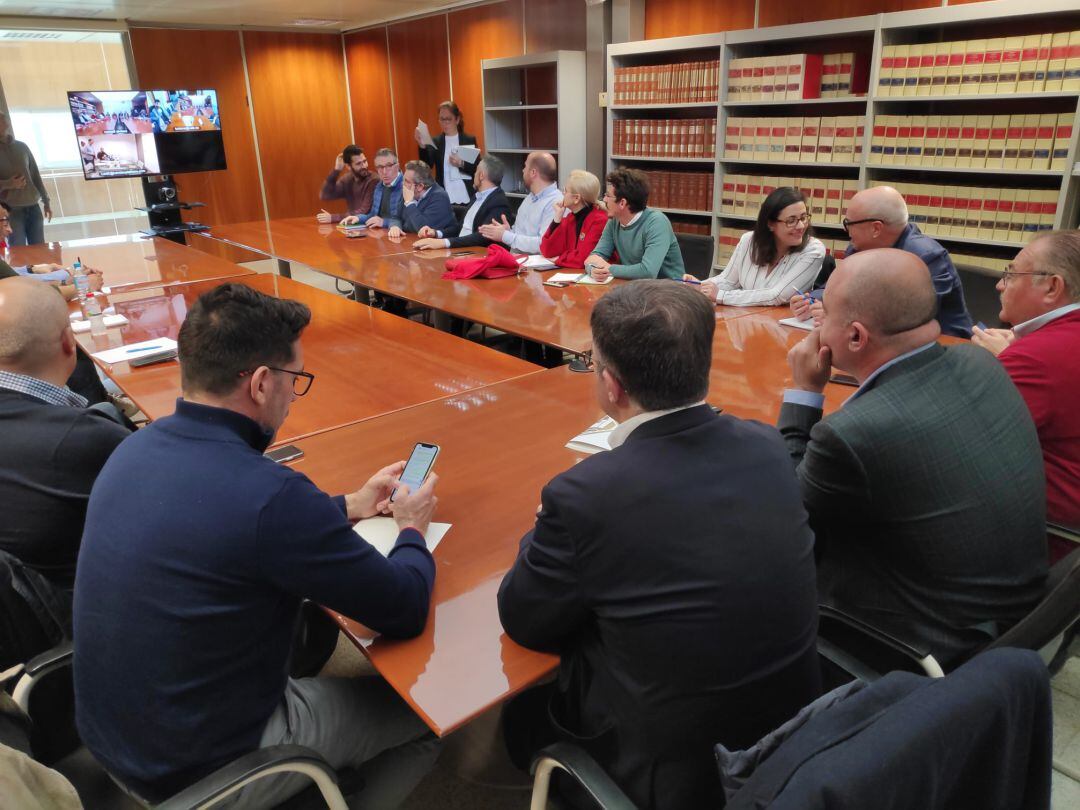 Imagen de la reuniòn celebrada este lunes.