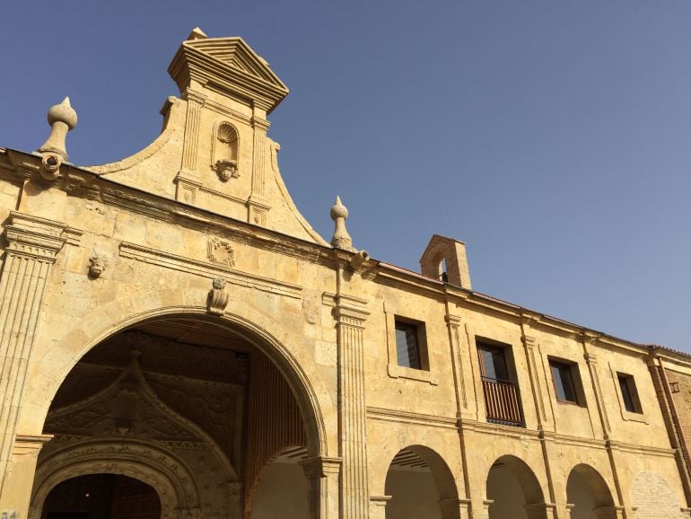 Iglesia de Santa María en Fuentes de Nava