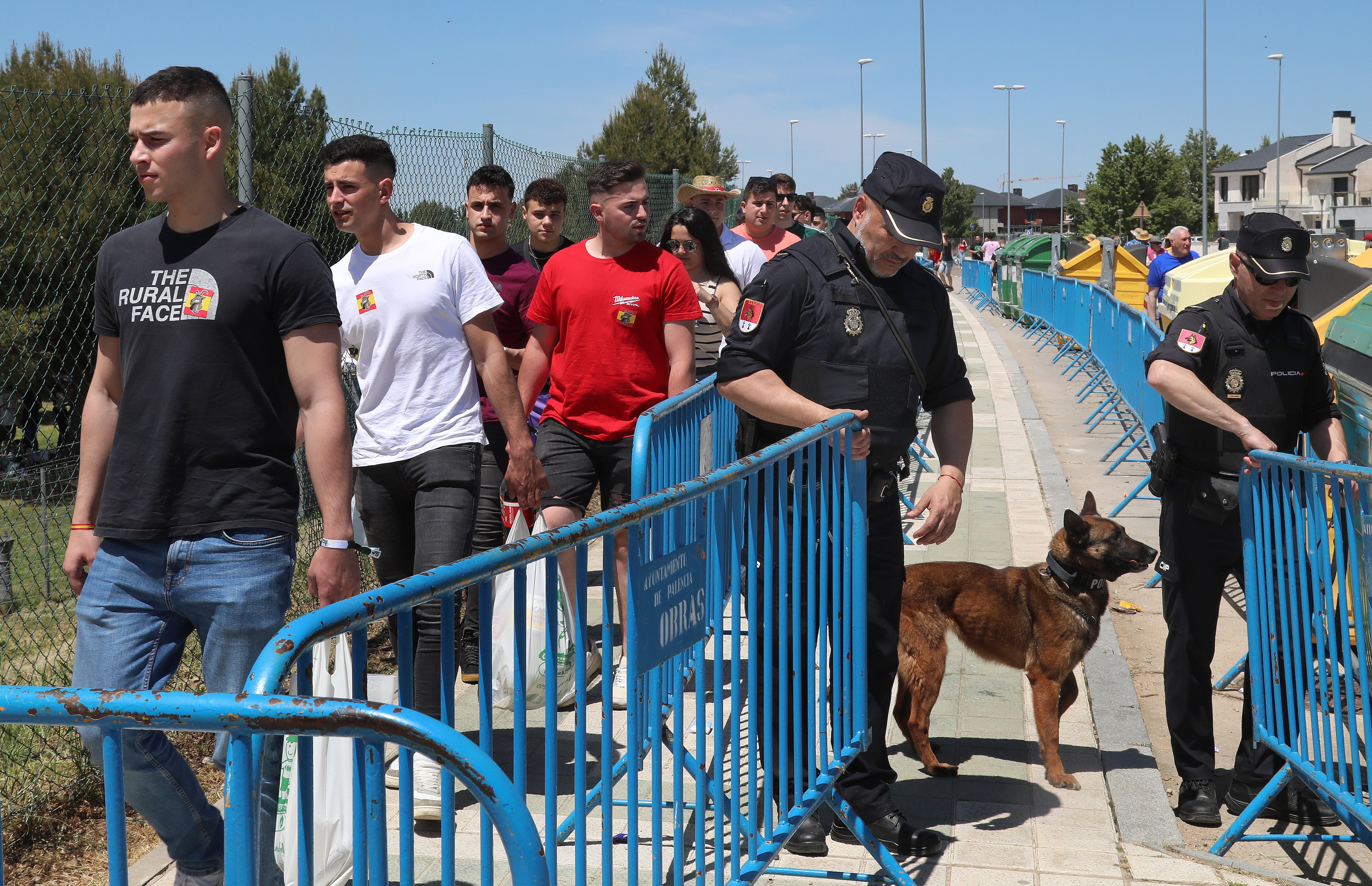 Miles de jóvenes de la Comunidad se dan cita en el parque Ribera Sur de la capital palentina para celebrar la ITA, una de las fiestas universitarias más populares de la región