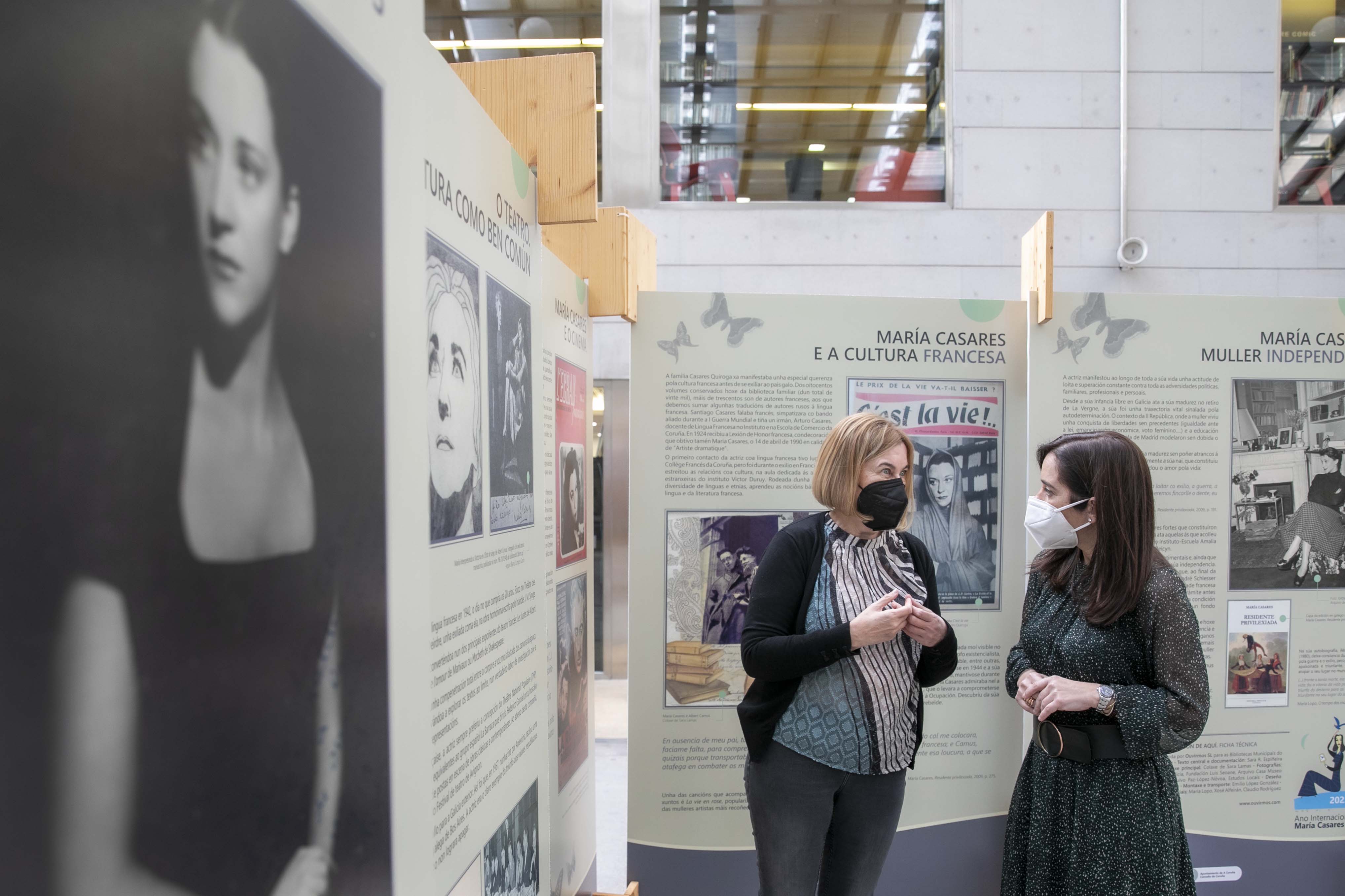 Inés Rey en la exposición de María Casares