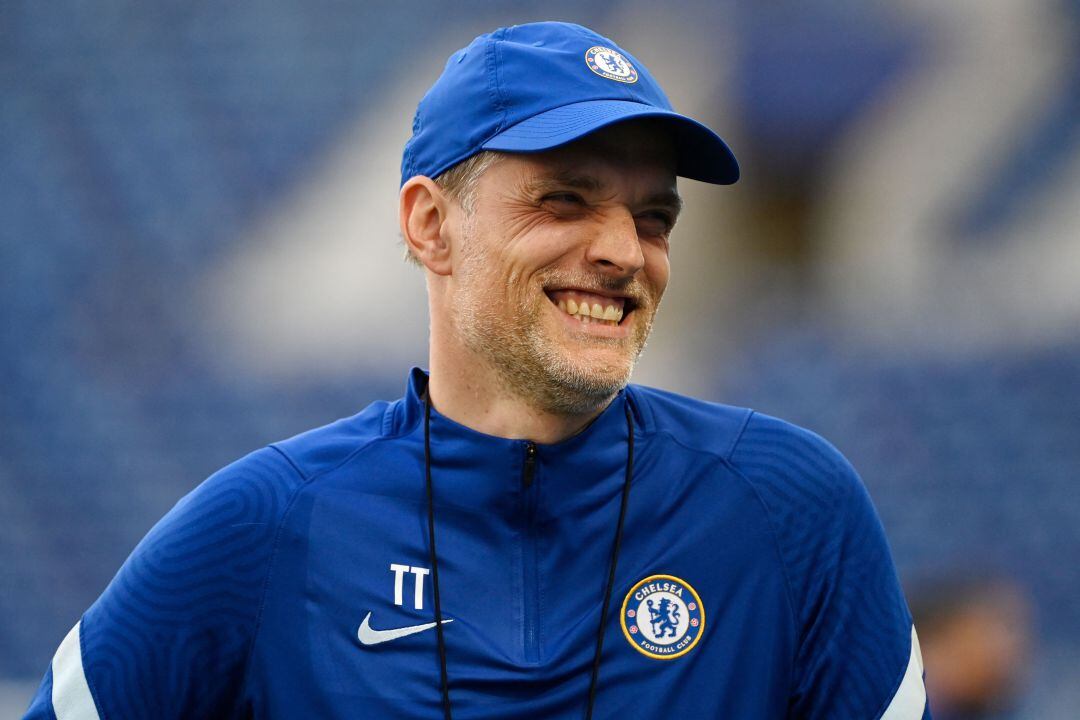 Tuchel sonriente durante un entrenamiento con el Chelsea