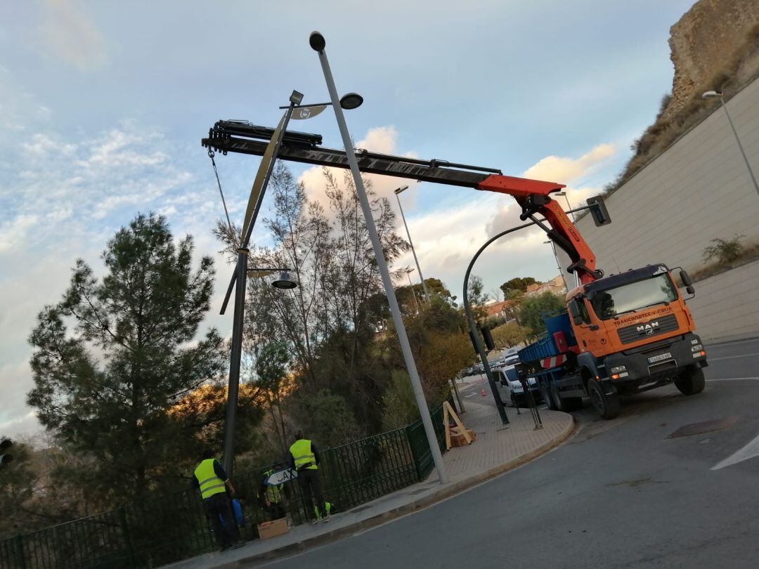 Instalación farolas en Elda 