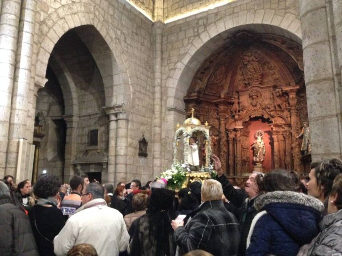 Los palentinos renuevan la tradición del Bautizo del Niño