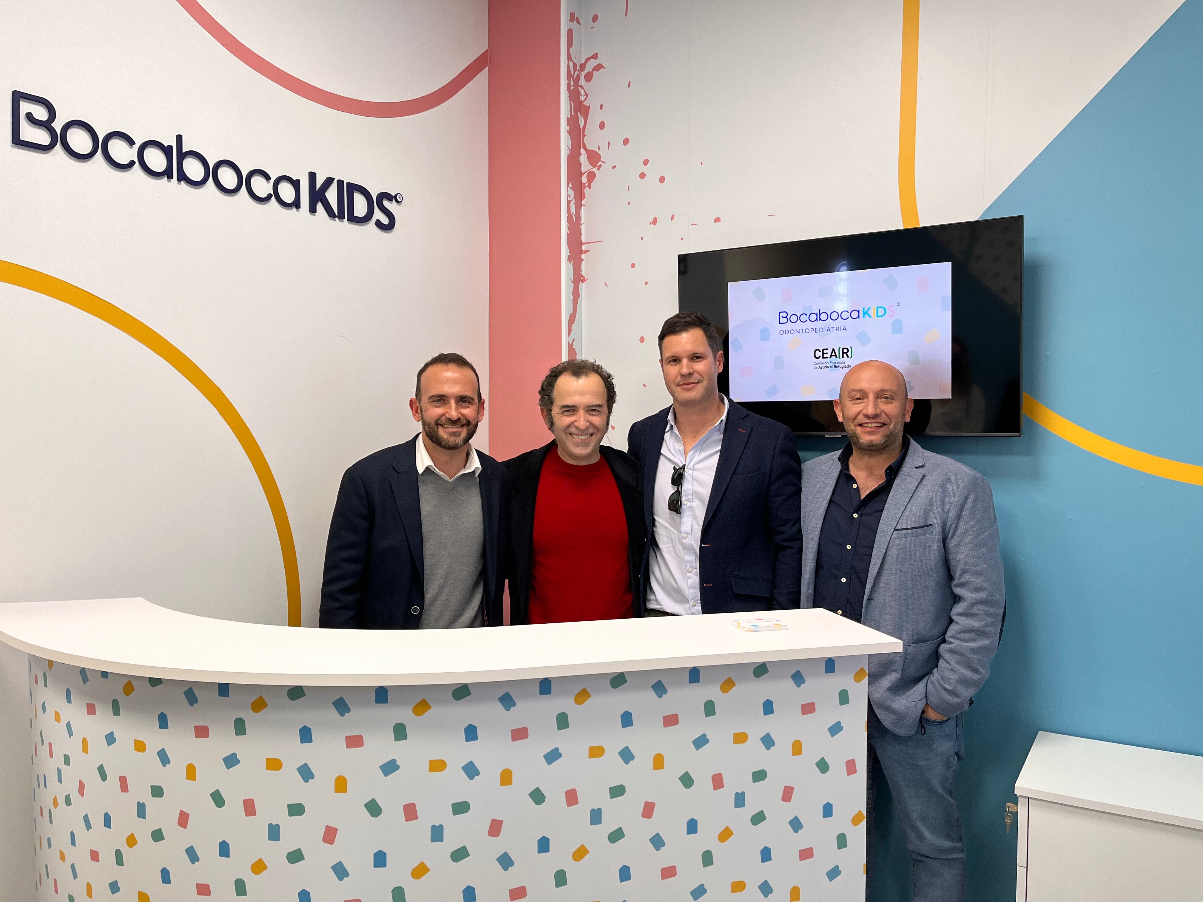 Un momento de la firma del acuerdo entre BobaBoca y CEAR