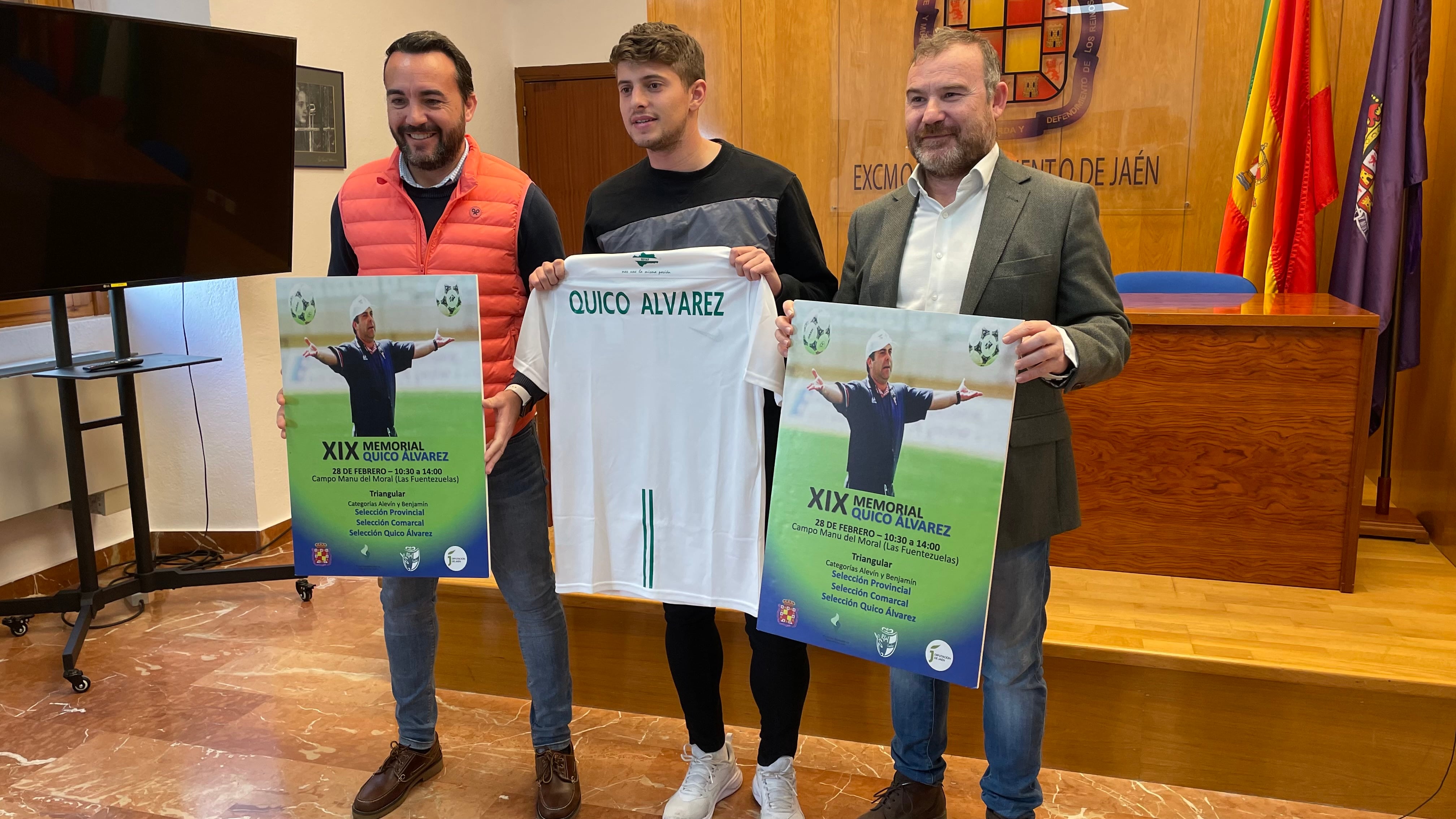 Han presentado el Memorial , Javier Mañas, delegado provincial de la RFAF, Fran Álvarez, hijo de Quico y el concejal de deportes Carlos Alberca