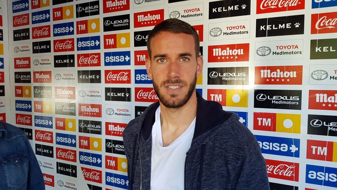 Carlos Fernández, en la zona mixta del Rico Pérez