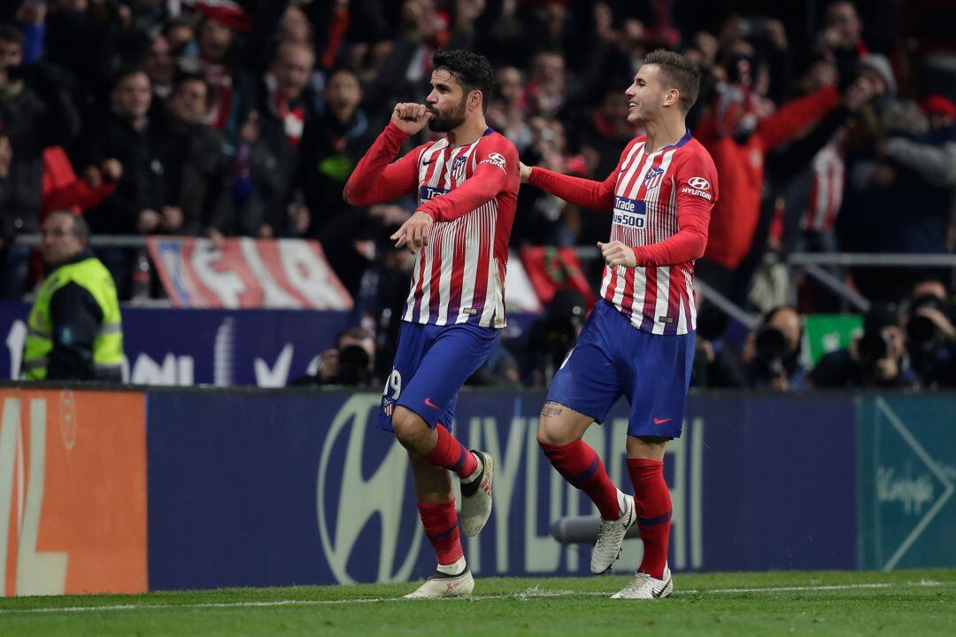 Diego Costa y Lucas Hernández celebran un gol del hispano brasileño. 