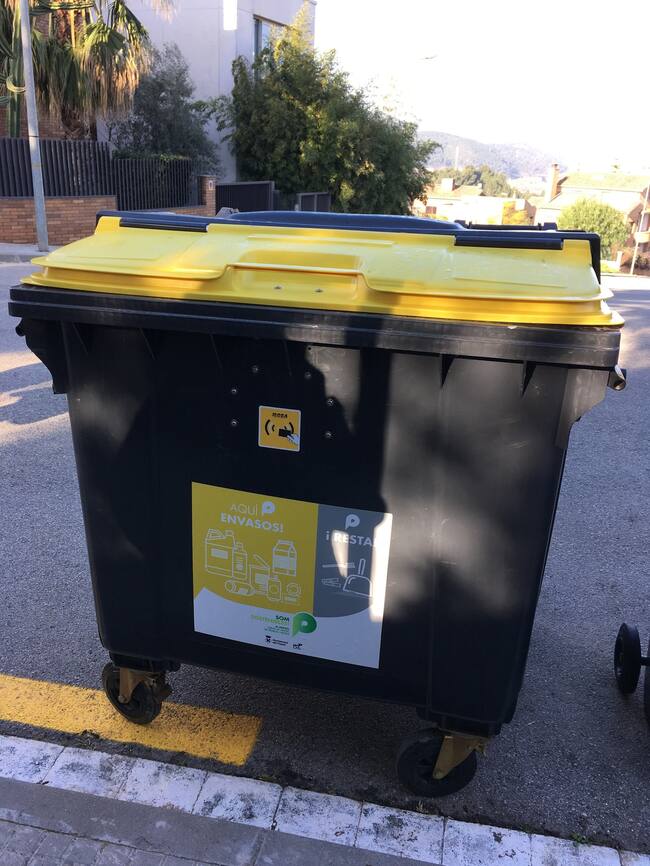 Un exemple de contenidor amb xip al municipi d'El Papiol