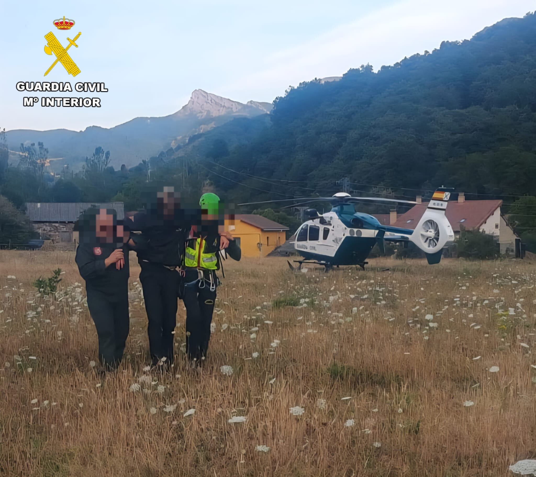 Momento del rescate del montañero inglés en Posada de Valdeón (León)