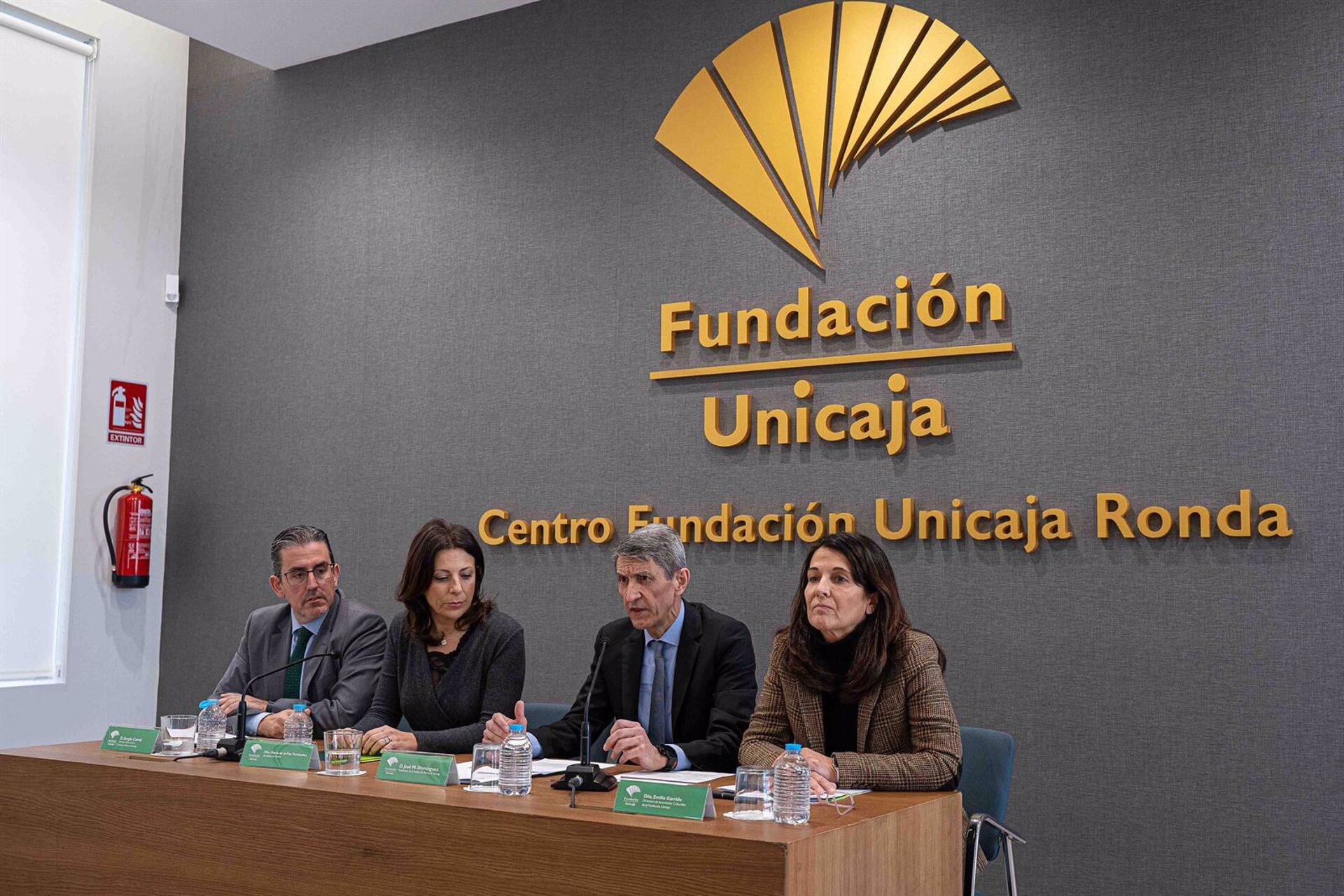 10/02/2023 El presidente de la Fundación Bancaria Unicaja, José M. Domínguez; la alcaldesa de Ronda, Mari Paz Fernández; el director general de la Fundación Bancaria Unicaja, Sergio Corral, y la directora de Actividades Culturales de la institución, Emilia Garrido.
POLITICA ANDALUCÍA ESPAÑA EUROPA MÁLAGA
FUNDACIÓN UNICAJA
