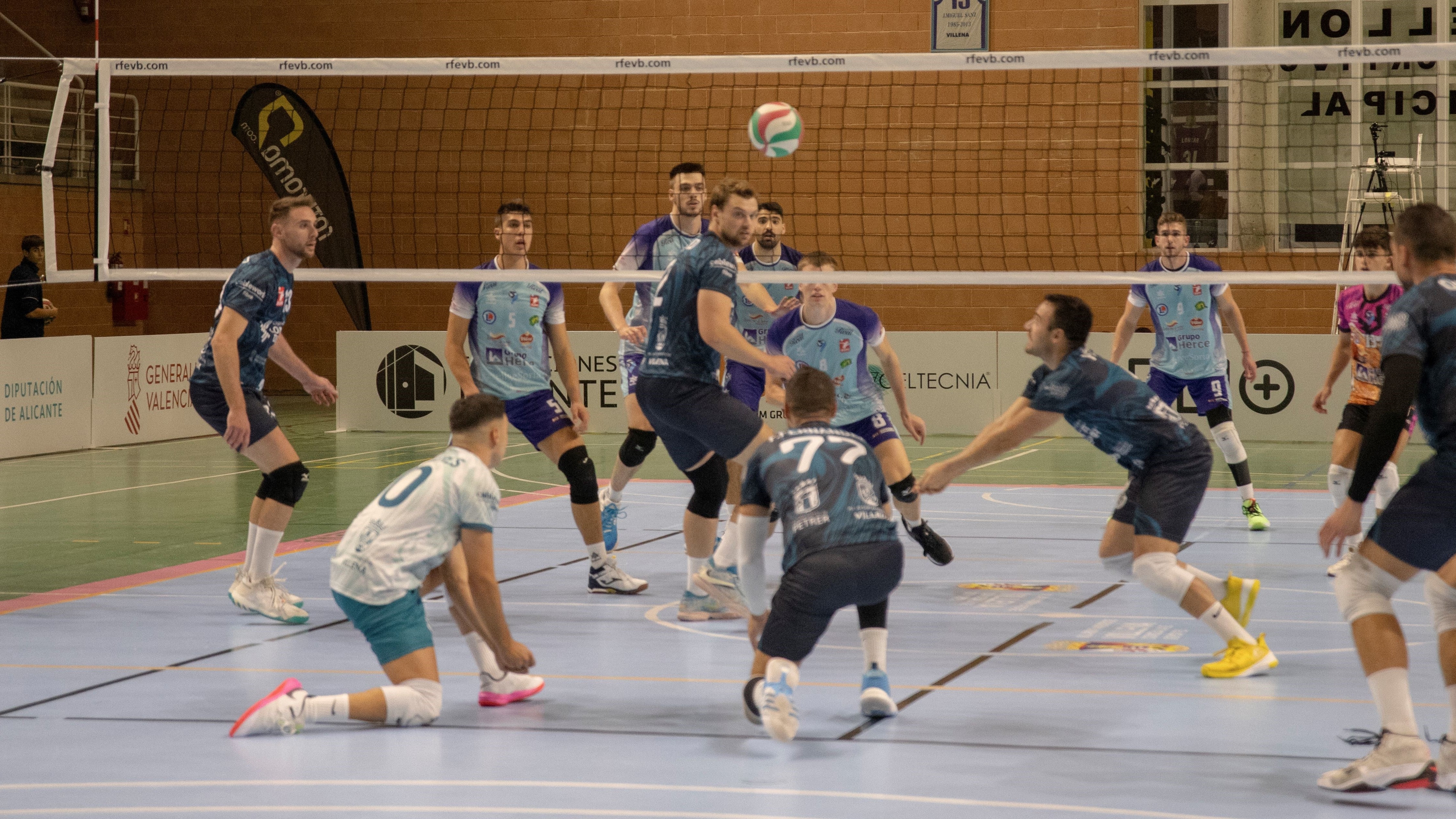 El Volei Villena Petrer sigue buscando su primer triunfo de la temporada