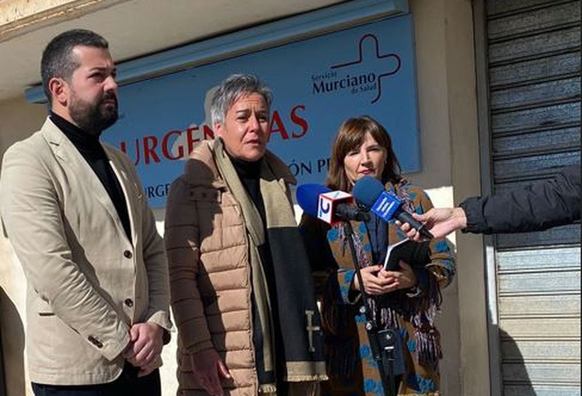 La alcaldesa de Calasparra, Teresa García junto a la Diputada Nacional, Marisol Sánchez y el Secretario General del Partido Socialista de Calasparra Antonio Merino