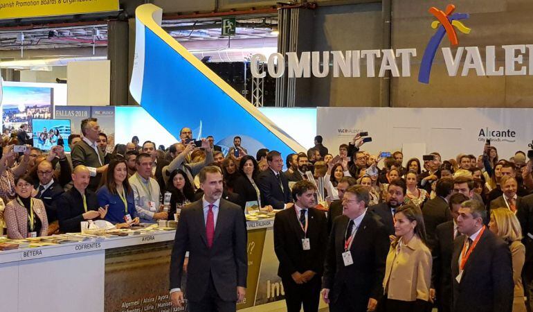 Los Reyes visitan el stand de la Comunitat Valenciana en FITUR