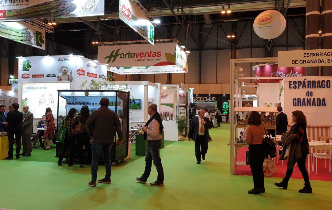 Expositores de cooperativas agroalimentarias de Granada del sector de frutas y hortalizas en la feria Fruit Attraction de Madrid