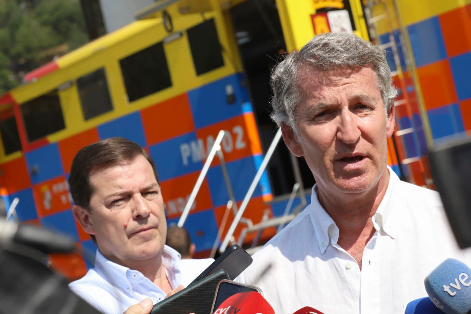 Feijóo pide a Sánchez que movilice al Ejército para luchar contra los incendios: "Que no deje pasar más tiempo"