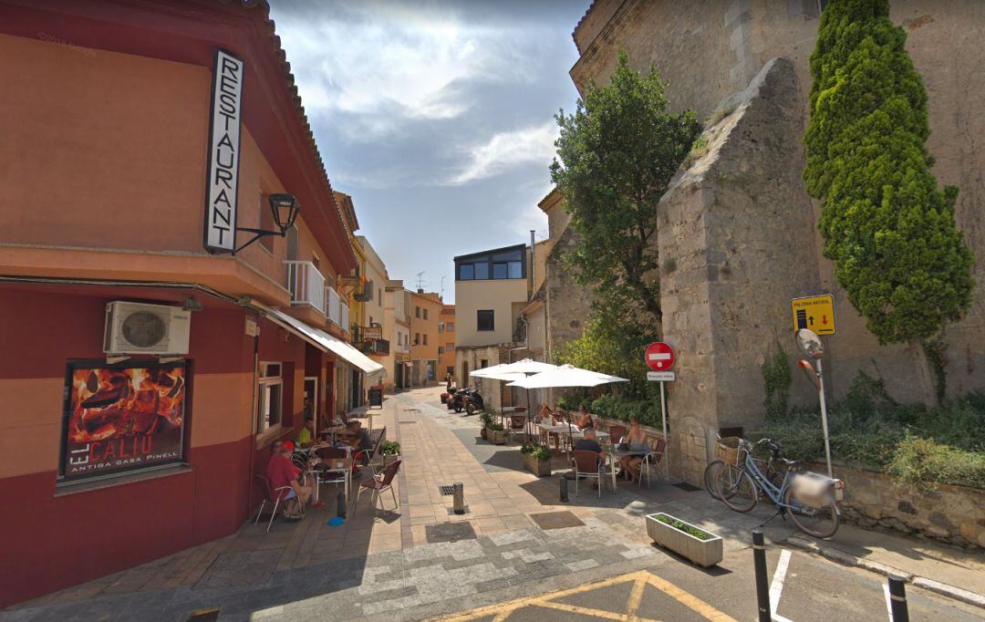 Una calle céntrica de Sant Pere Pescador