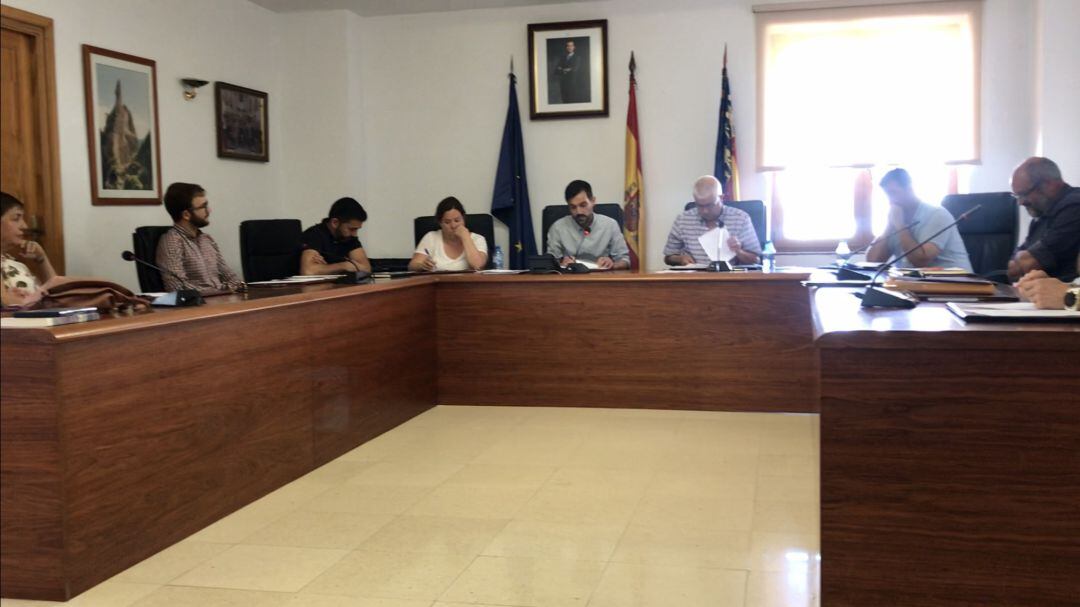 Sesión plenaria en el Ayuntamiento de El Poble Nou de Benitatxell.