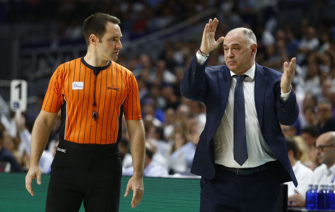 Luismi Castillo en un partido de Liga Endesa junto a Pablo Laso