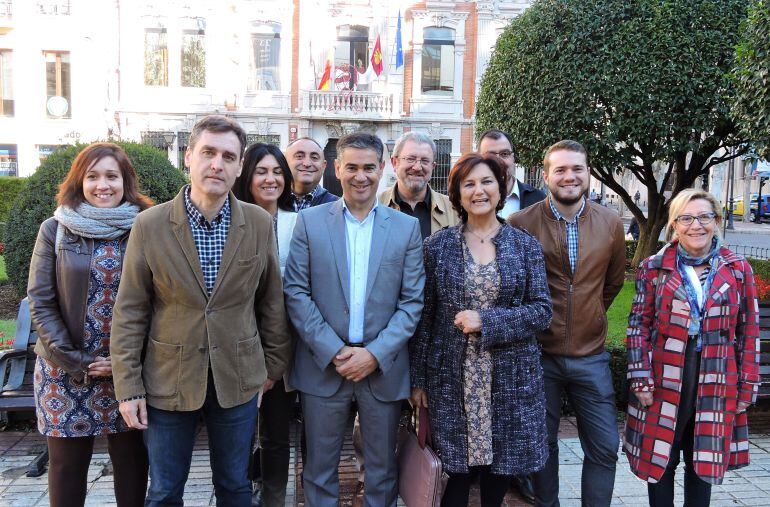 Foto de familia de las listas del PSOE en la Plaza del Altozano