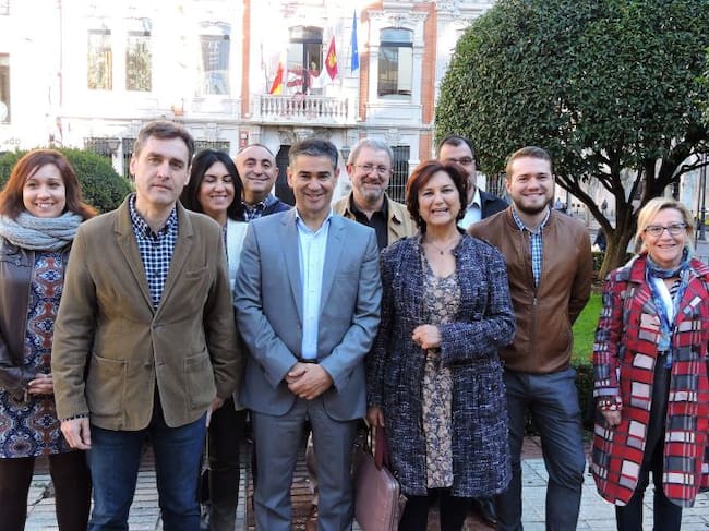 Foto de familia de las listas del PSOE en la Plaza del Altozano