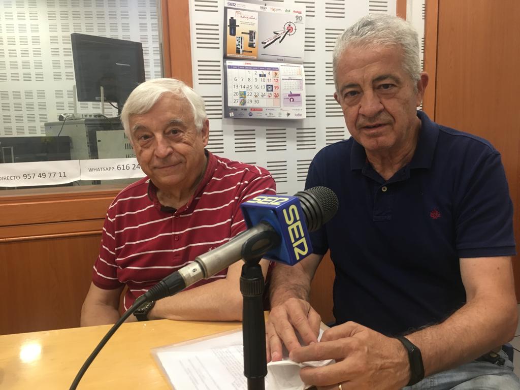 Francisco García, alumno, y José Aguilar, director de la Cátedra Intergeneracional, en el estudio de Radio Córdoba Cadena SER