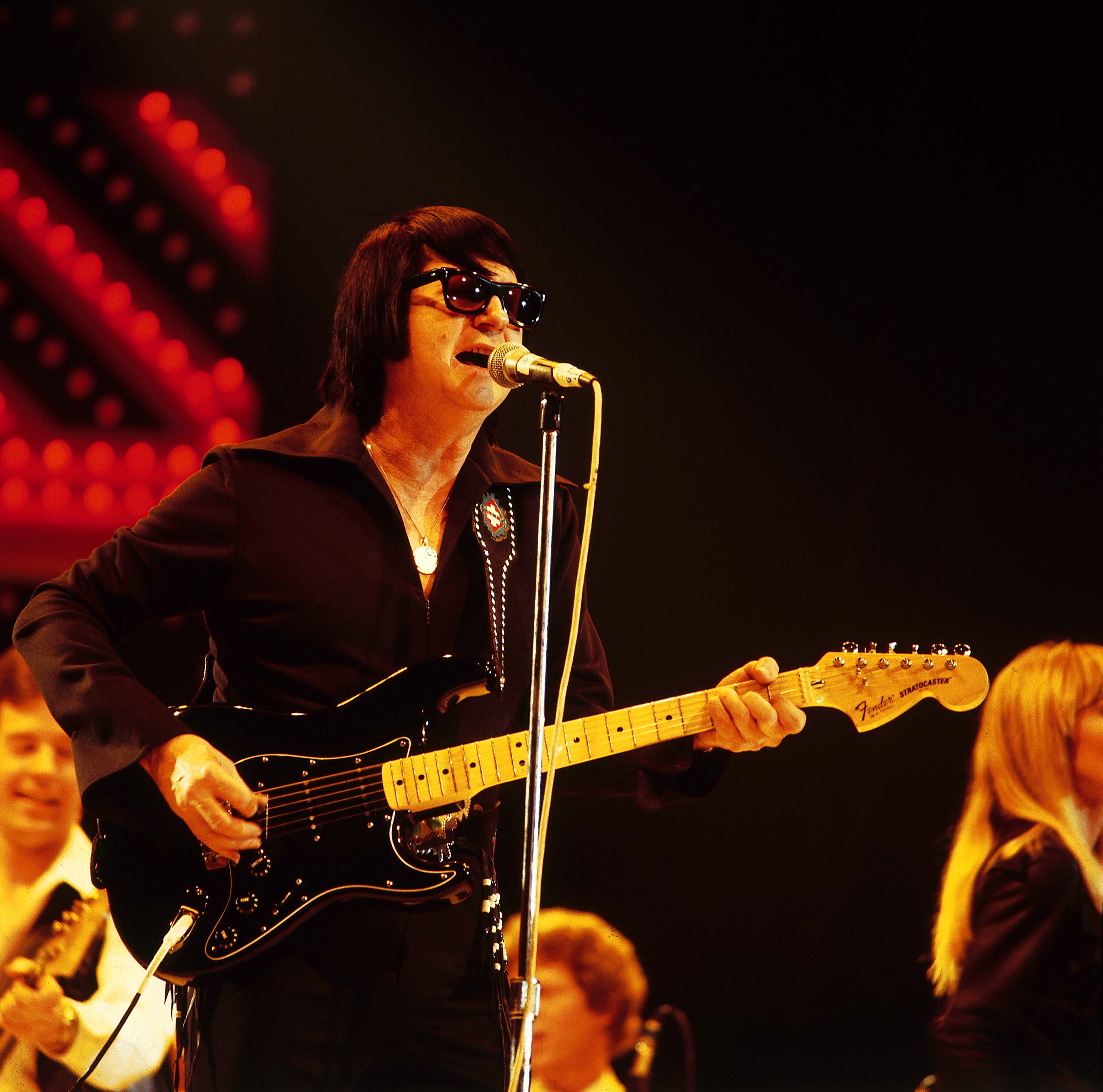 Roy Orbison durante un concierto en Londres en 1982