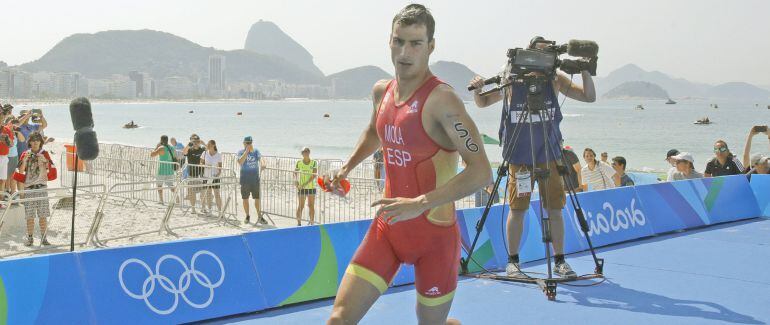 Mario Mola durante la prueba de triatlón