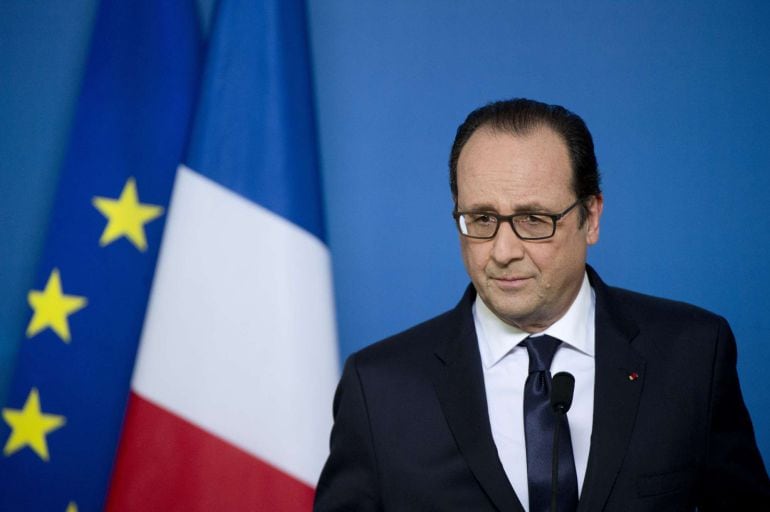 French President Francois Hollande gives a press conference during the European Council Summit at the European Union (EU) Headquarters in Brussels on February 12, 2015.  AFP PHOTO/ ALAIN JOCARD