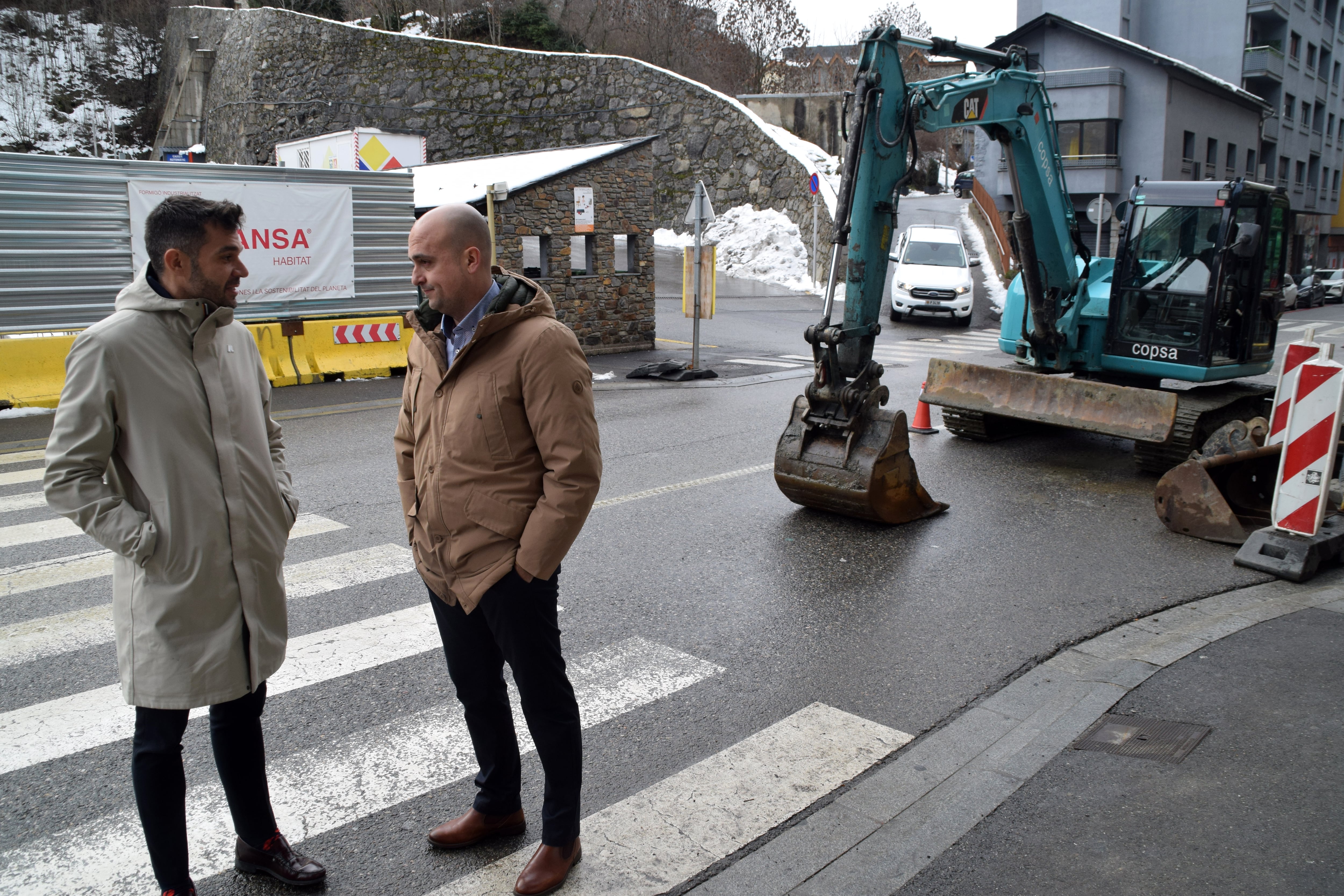 El secretari d'Estat de Transició Energètica, Transports i Mobilitat, David Forné, amb el cònsol menor d'Encamp, Xavier Fernàndez